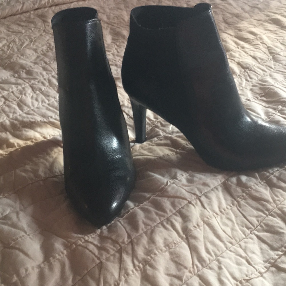 Black pointed toe heels